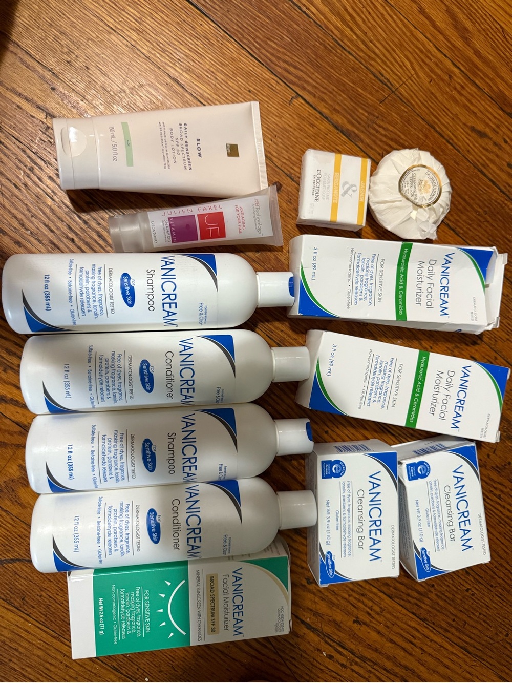 Daily Facial Moisturizer + Shampoo & Conditioner Bundle - White/Blue